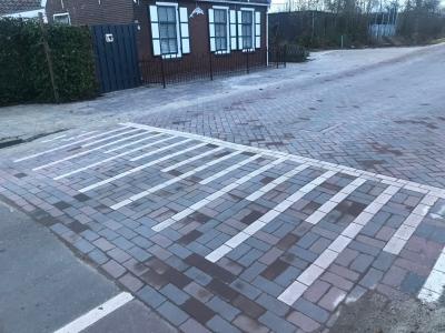 verkeersdrempel bij kruising Dijkstraat (2)